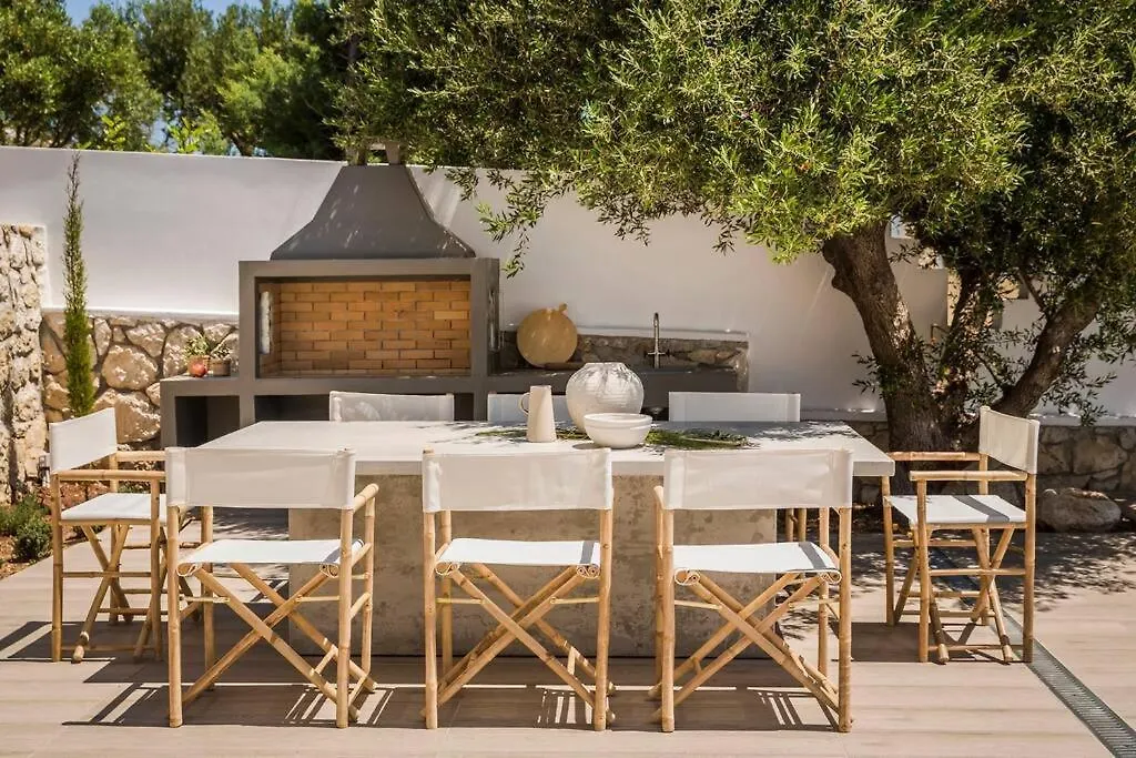 Lourdas White Villa Lourdata