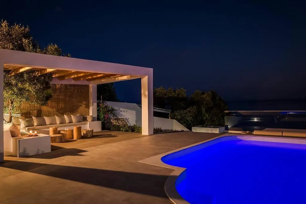 Lourdas White Villa Lourdata