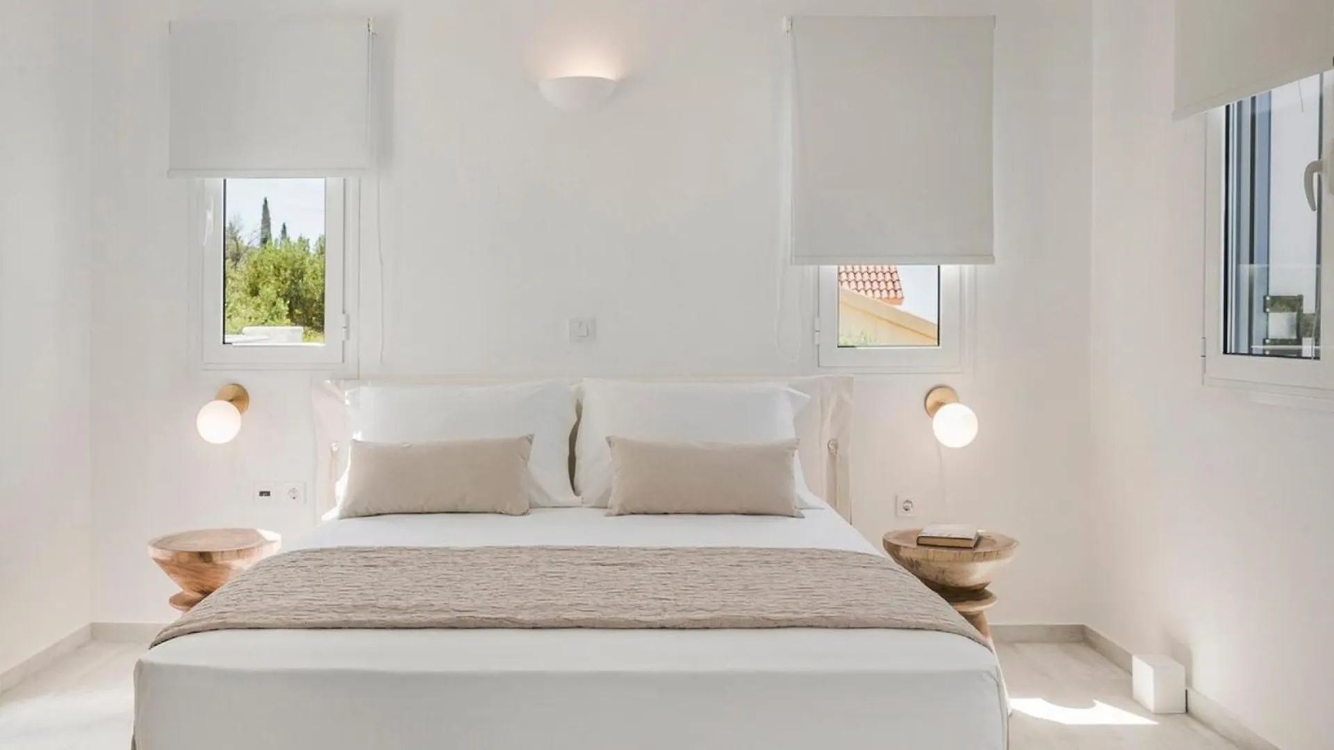 Lourdas White Villa Lourdata