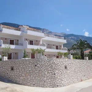 Ocean Front 77 Aparthotel